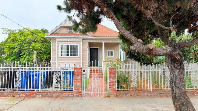 Building Photo - 1522 W 29th St Rental