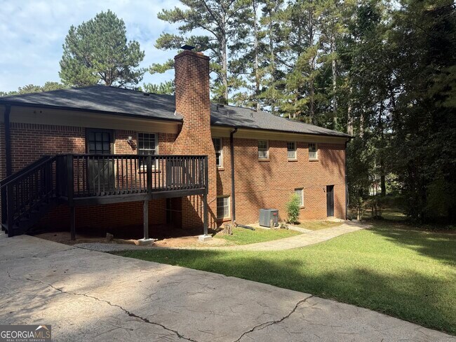 Photo - 1832 King George Ln SW