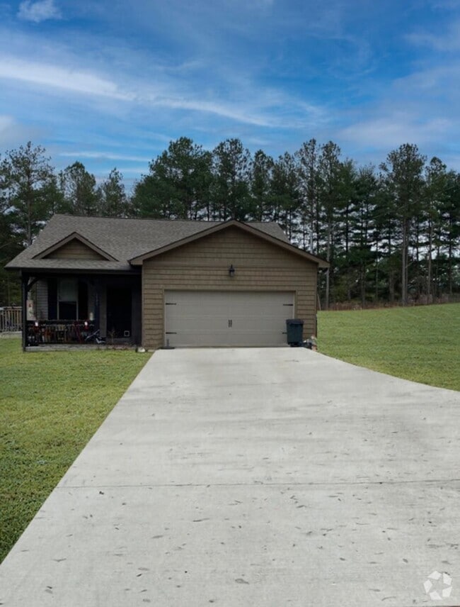 Building Photo - 3 Bedroom Single Story House
