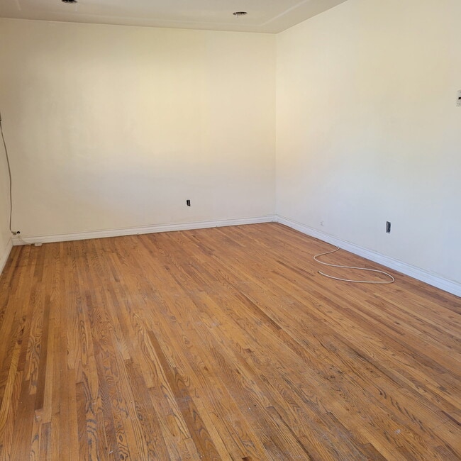 Building Photo - 731 E Providencia Ave Unit A