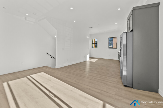 Photo - 2821 Avenel St