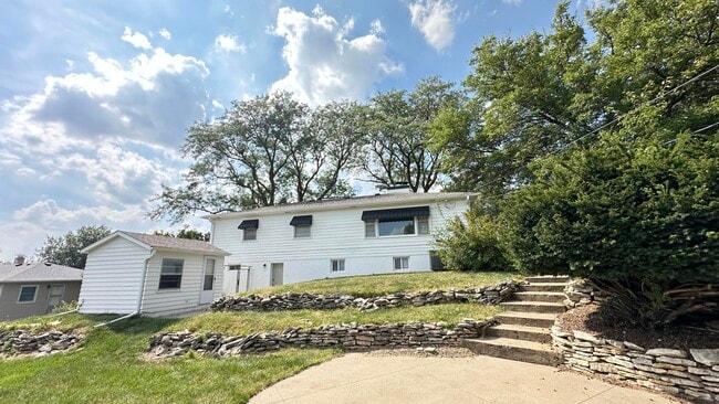 Photo - 1605 S 95th St