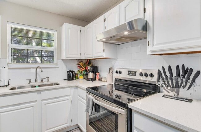 Photo - 3410 Green Briar Cir Unit A