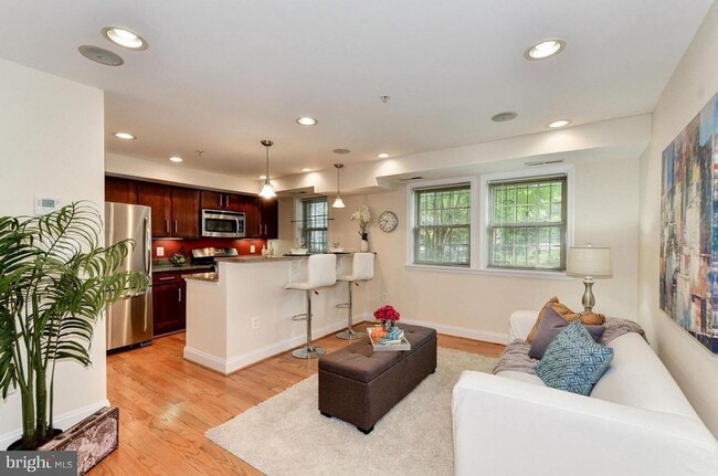 Building Photo - Charming Two Bedroom Near H Street!
