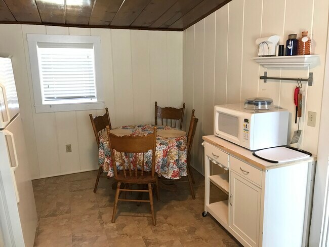 eat-in kitchen with stack laundry - 38B Warren Ave Unit B