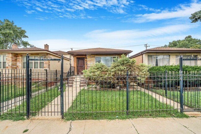 Photo - 8840 S Halsted St House