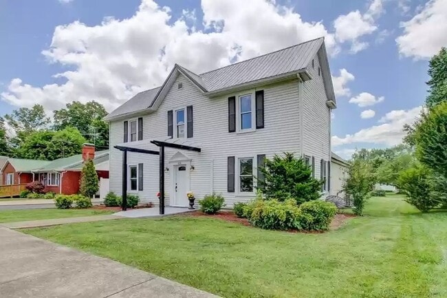 Photo - 408 E Main St
