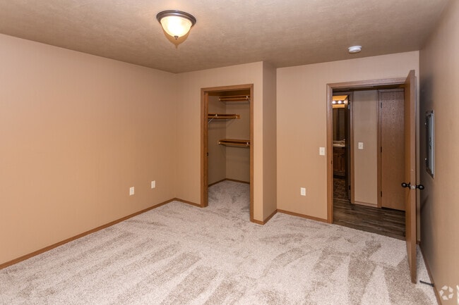 2BR, 1BA - 1,080SF