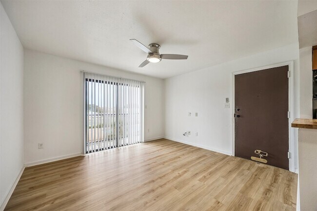 Photo - 904 University Oaks Blvd Unidad 118