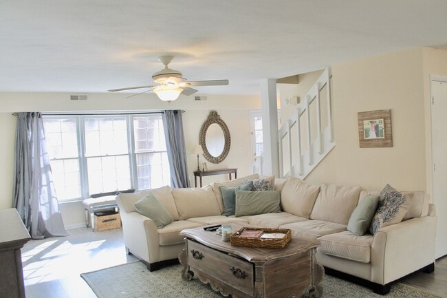 Photo - Spacious, Open Floor Plan at the end of 81st Street on the State Park!