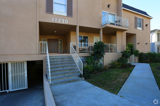 Photo - Via Toluca Lake