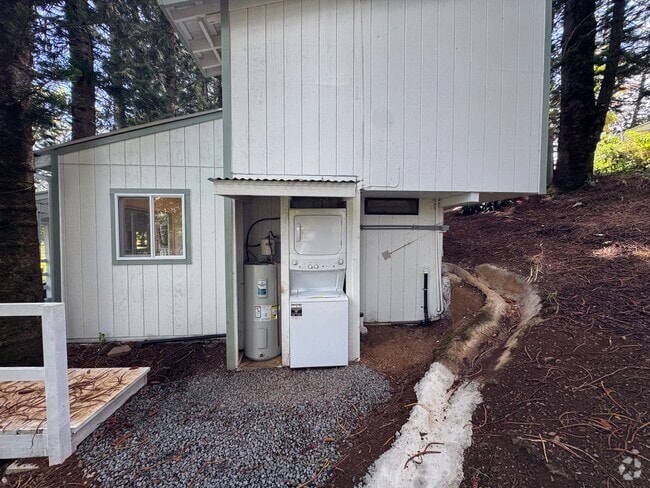 Building Photo - Two Bed One Bath Cottage in Haiku Rental