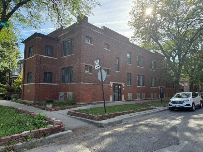 Building Photo - 3801 W Belle Plaine Ave
