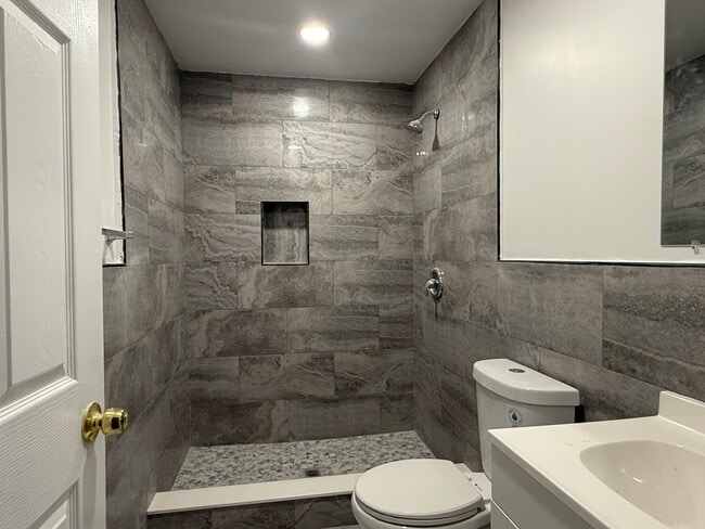 Photo - 242 Ophelia St House