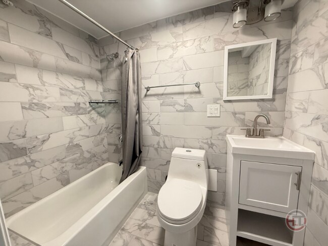 Photo - 1952 Ellis Ave