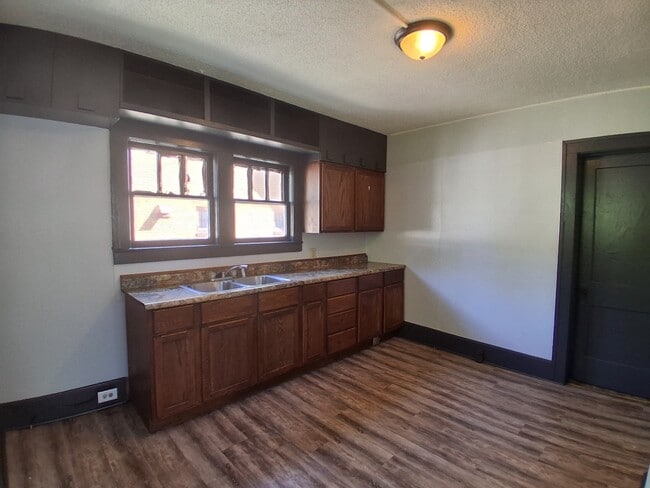 Photo - 120 S Crawford St