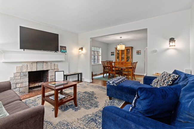 Photo - 7042 Thatcher St Unit 1