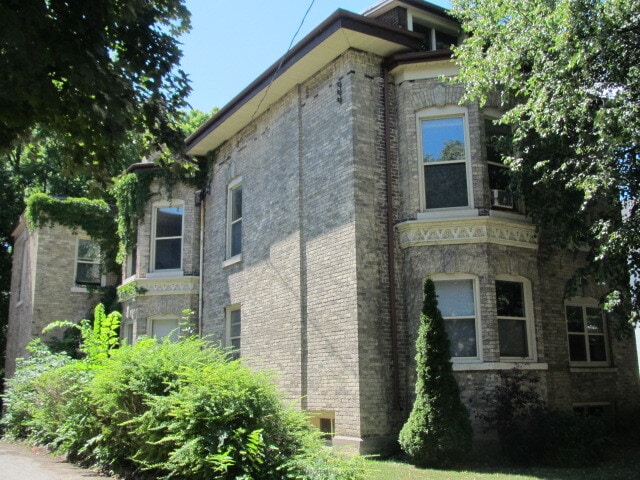 Building Photo - OLD SOUTH BACHELOR Unit 1
