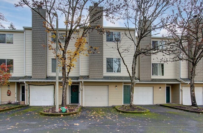 Building Photo - SALMON CREEK ~ WATERS EDGE CONDOS~ LARGE 2 Bd 2.5 Ba!