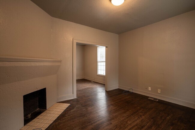 Photo - 2009 E 2nd St Unit 2011