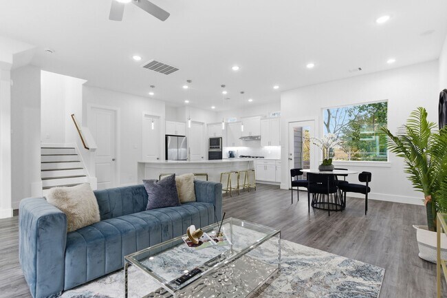 Photo - 4015 Ward St