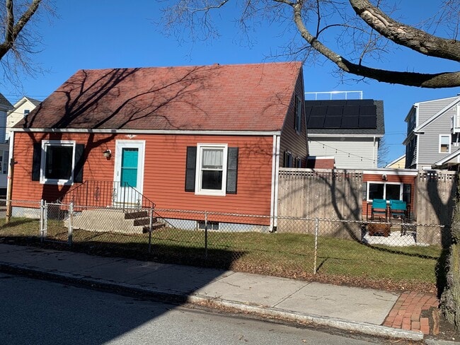 Building Photo - 34 Bacheller St