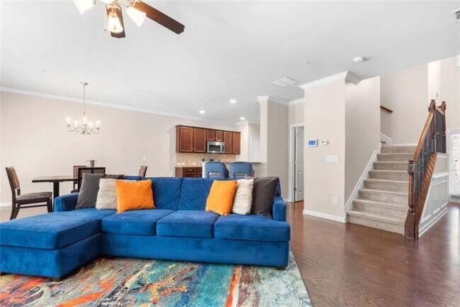 Photo - 6022 Mayfield Way SE