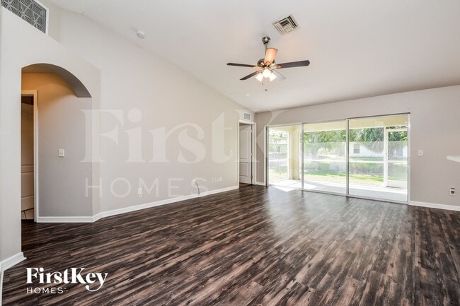 Photo - 218 Manatee St