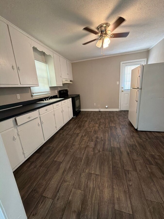 Photo - **** AVAILABLE NOW-!!! QUAINT BEMIS LOCATION***** RENOVATED 2 BEDROOM 1 BATH