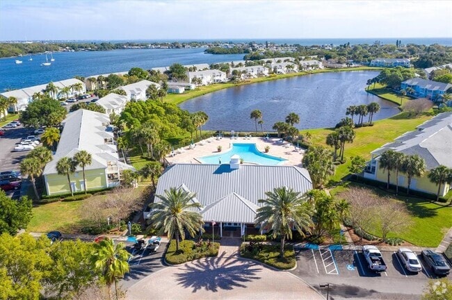 Building Photo - 102 Pompano Dr SE Unit C Rental