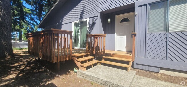 Building Photo - Imperial Pacific (8104) Unit B Rental