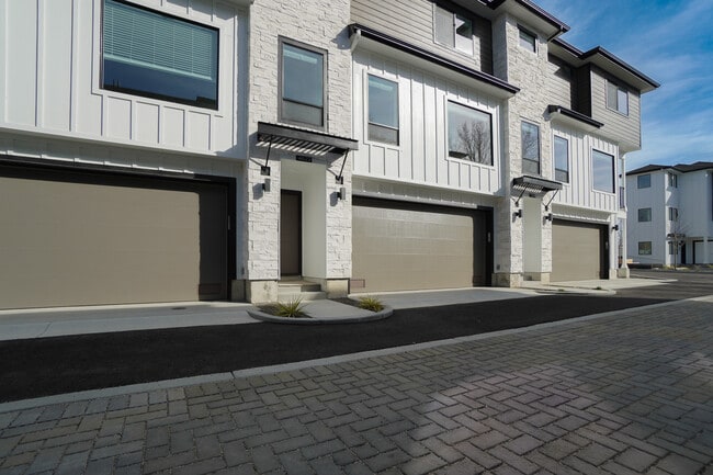 Building Photo - 4622 N Iota Ln