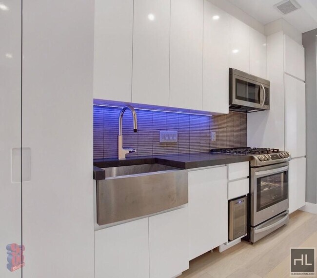 Building Photo - STANTON ST.