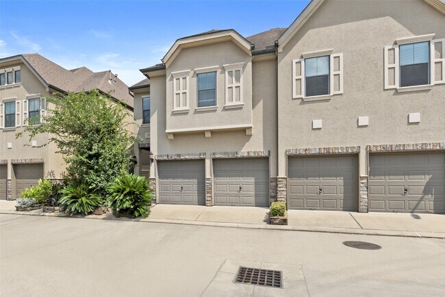 Photo - 2919 Royal Oaks Grove