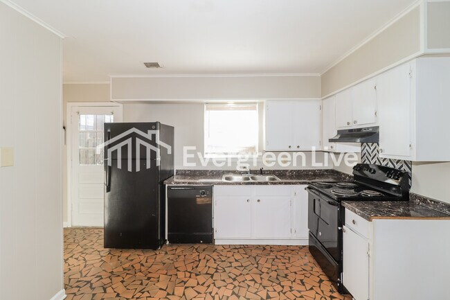 Photo - 3404 Renault St