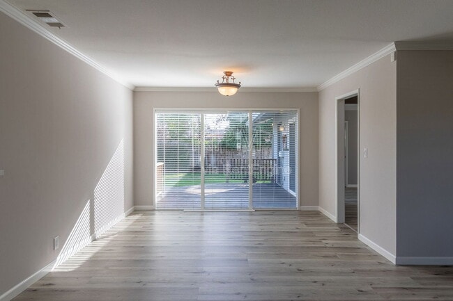 Photo - 218 E Longview Ave
