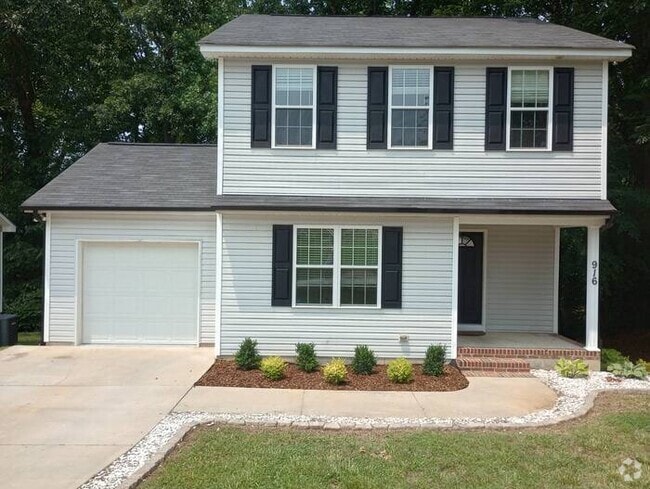 Building Photo - Family Home