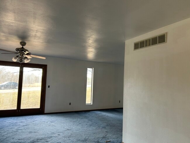 Photo - 725 S Belt W