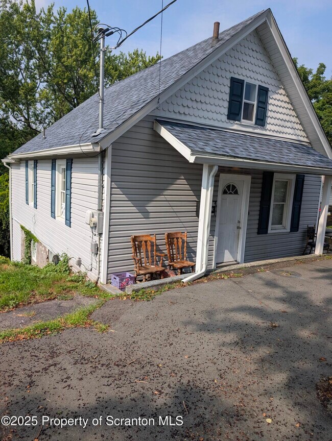 Photo - 954 E Elm St