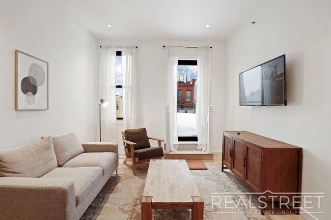 Photo - Spacious Bushwick 6BR with Open Kitchen, Laundry & Roof Deck Unit 3