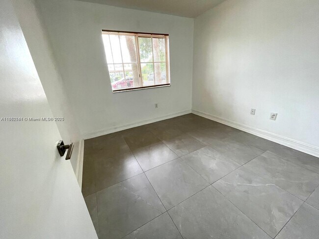Photo - 2721 SE 12th Pl Unit 101