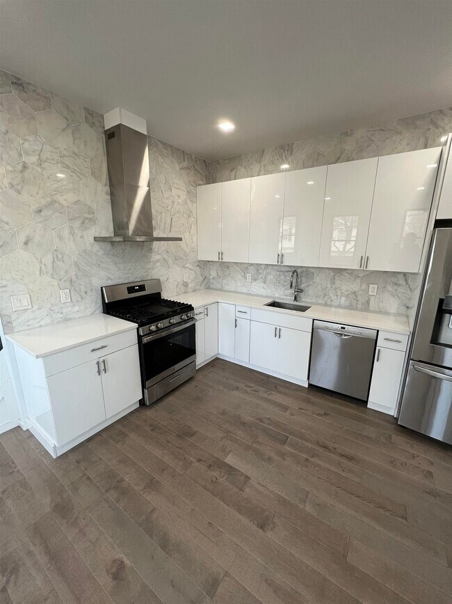 Photo - 125 Maple St Unit 2