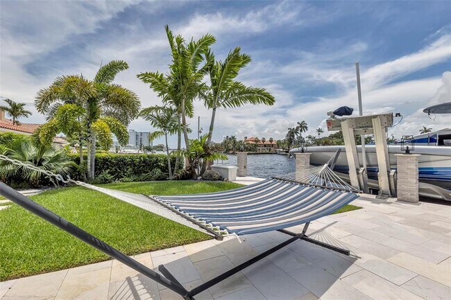 Photo - 2005 N Riverside Dr