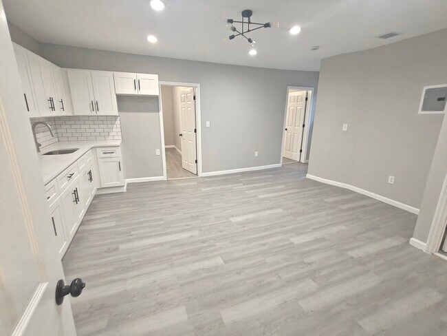 Photo - 291 W Runyon St Unit 2