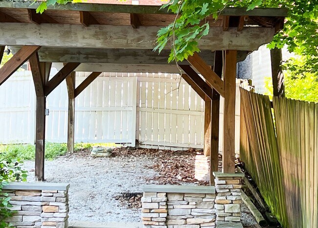 Photo - 3263 Bishop St