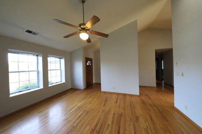 Photo - Comfortable 3/2 in the Little Pond Neighborhood