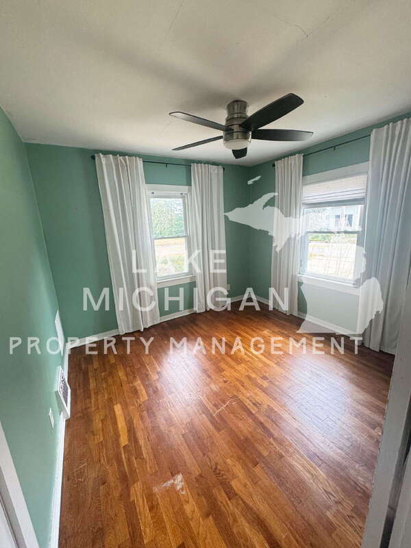 Photo - 5771 School Ave