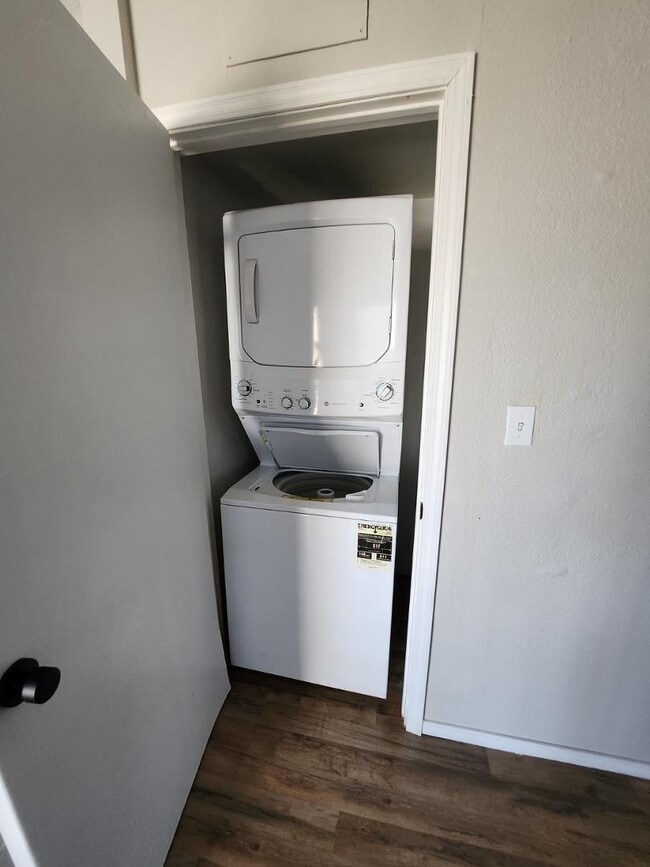 Photo - 2505 Muriel St NE