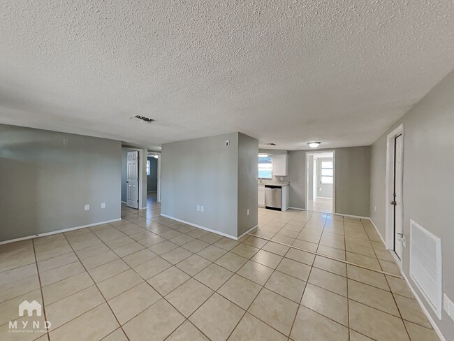 Photo - 9136 Suffolk Ln