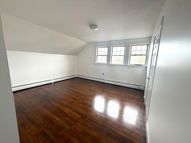 Living room - 4 Fossa Ave Unit B